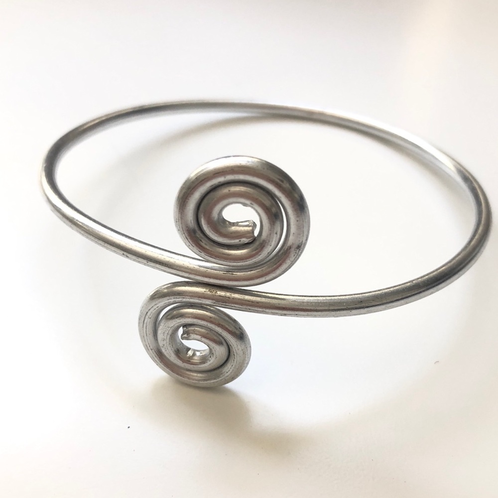 Silver arm band